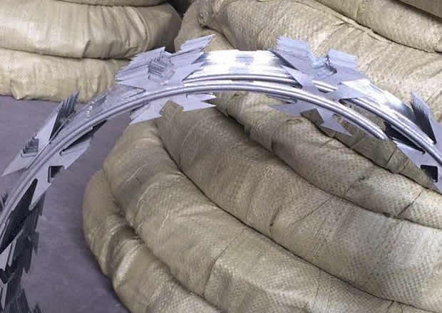 Galvanized and stainless steel CBT 60 razor wire concertina coils