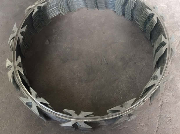 Hot dipped galvanized CBT60 razor wire coils