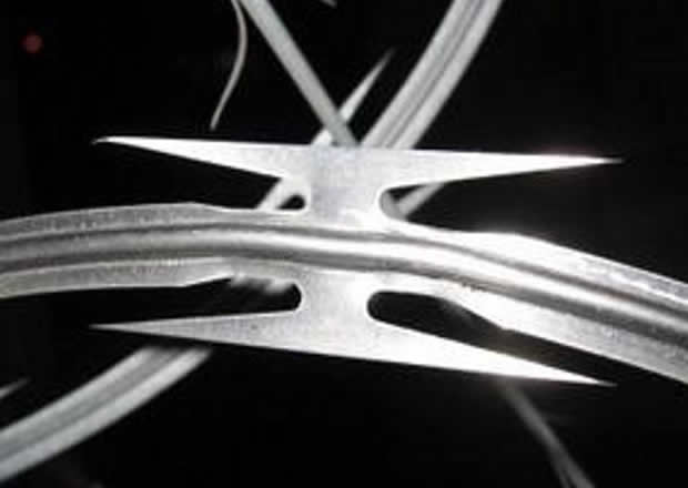 Large blade 65mm length razor wire for high security fencing uses