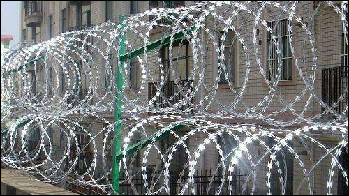 pull out concertina type to protect 10m Coil of Galvanised Razor Wire 