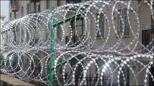 Crossed spirals concertina barbed wire coils