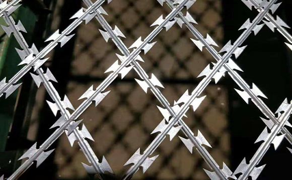 https://www.razorwire.us/razorwire/product/razor-wire-mesh.jpg